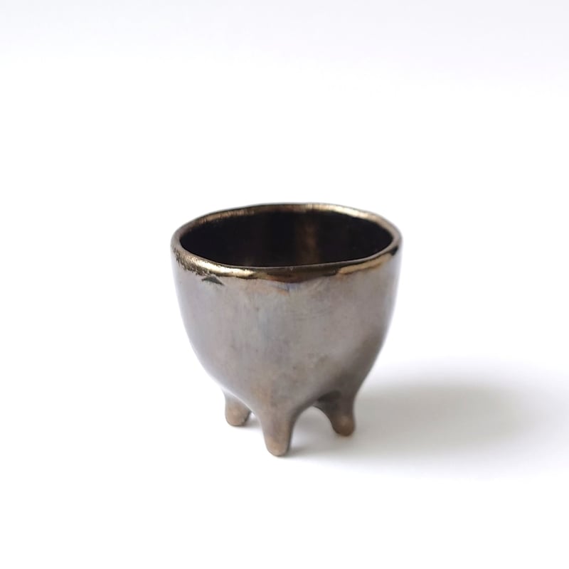 四足 黒 ぐい呑｜番浦 匠 | ギャラリー洛中洛外