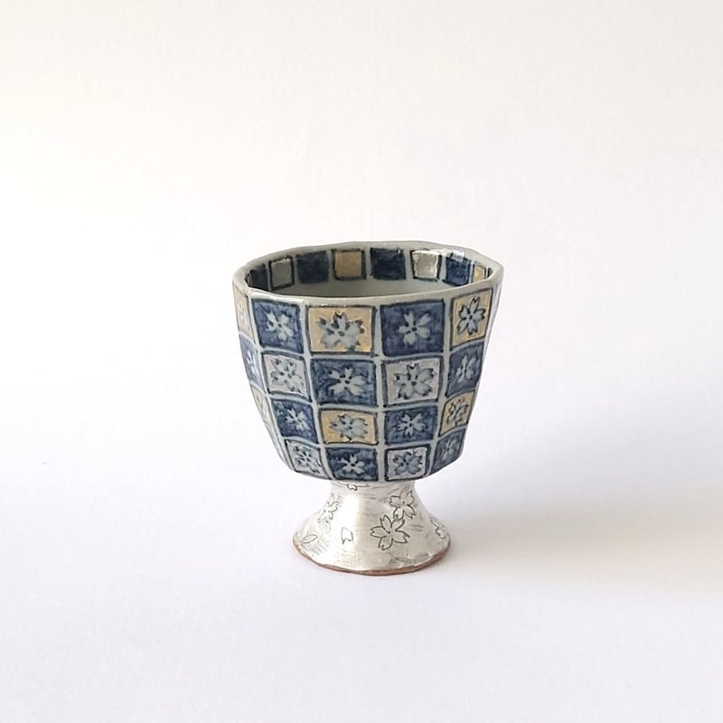 染付市松桜 リキュール盃｜内田 裕子 | ギャラリー洛中洛外