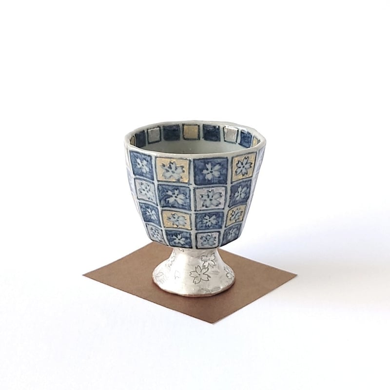 染付市松桜 リキュール盃｜内田 裕子 | ギャラリー洛中洛外