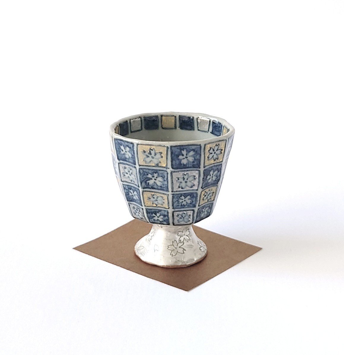 染付市松桜 リキュール盃｜内田 裕子 | ギャラリー洛中洛外