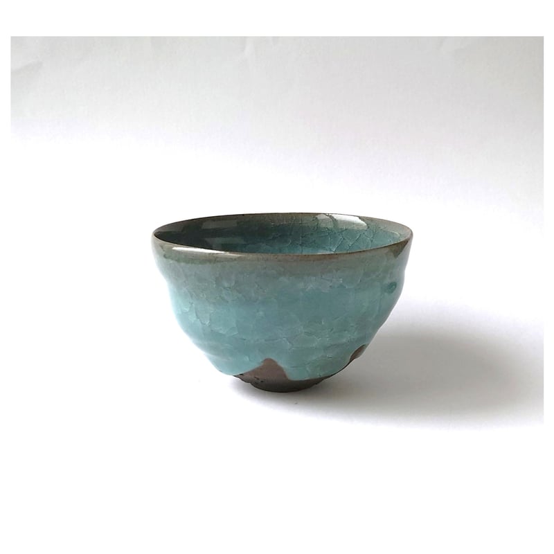 猪飼祐一 ★ 青磁 盃　★ 共箱 ★ 堂々とした造形に釉景見事な上作 猪飼祐一 ☆ 青磁 盃 ☆ 共箱 ☆ 堂々とした造形に釉景見事な上作