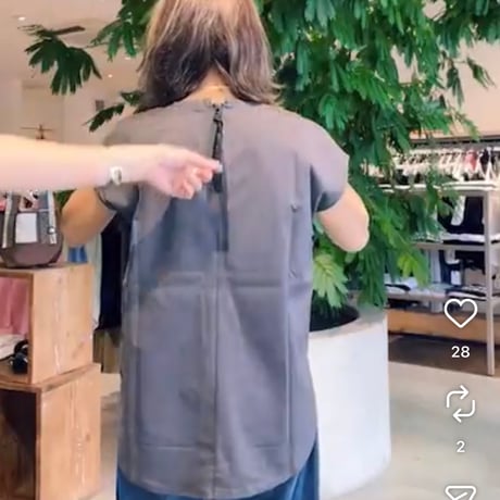 後ろギャザーロゴTシャツ