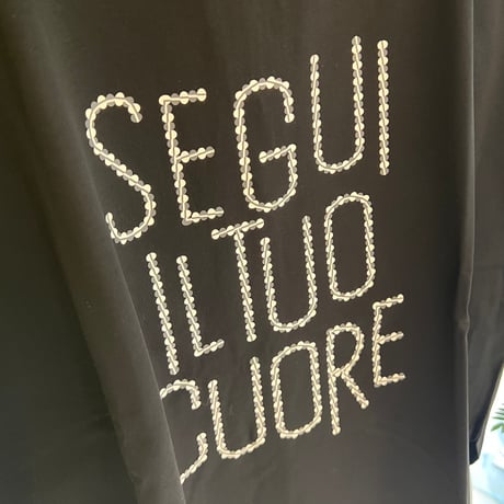後ろギャザーロゴTシャツ