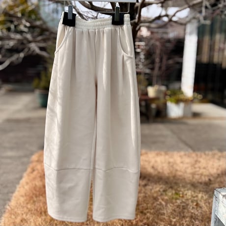 ポンチワイドカーヴィパンツ