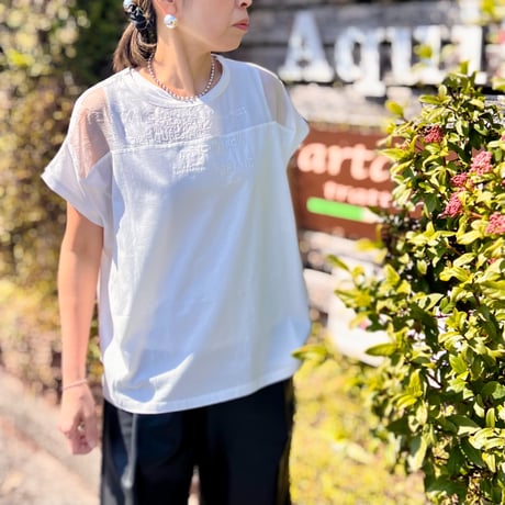 オーガンジー刺繍ロゴTシャツ