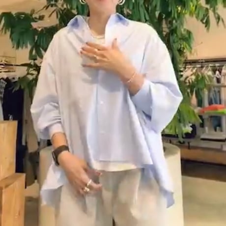 バックロゴシャツ