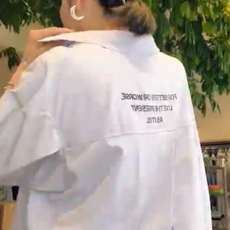 バックロゴシャツ