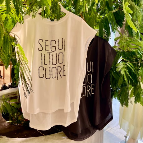 後ろギャザーロゴTシャツ