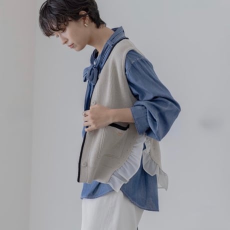 配色ラインフリルヘムニットジレ