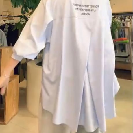 バックロゴシャツ