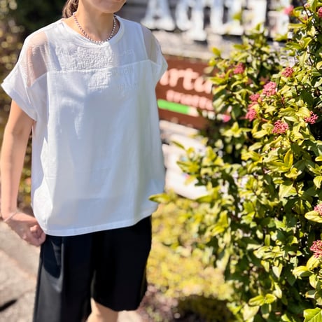 オーガンジー刺繍ロゴTシャツ