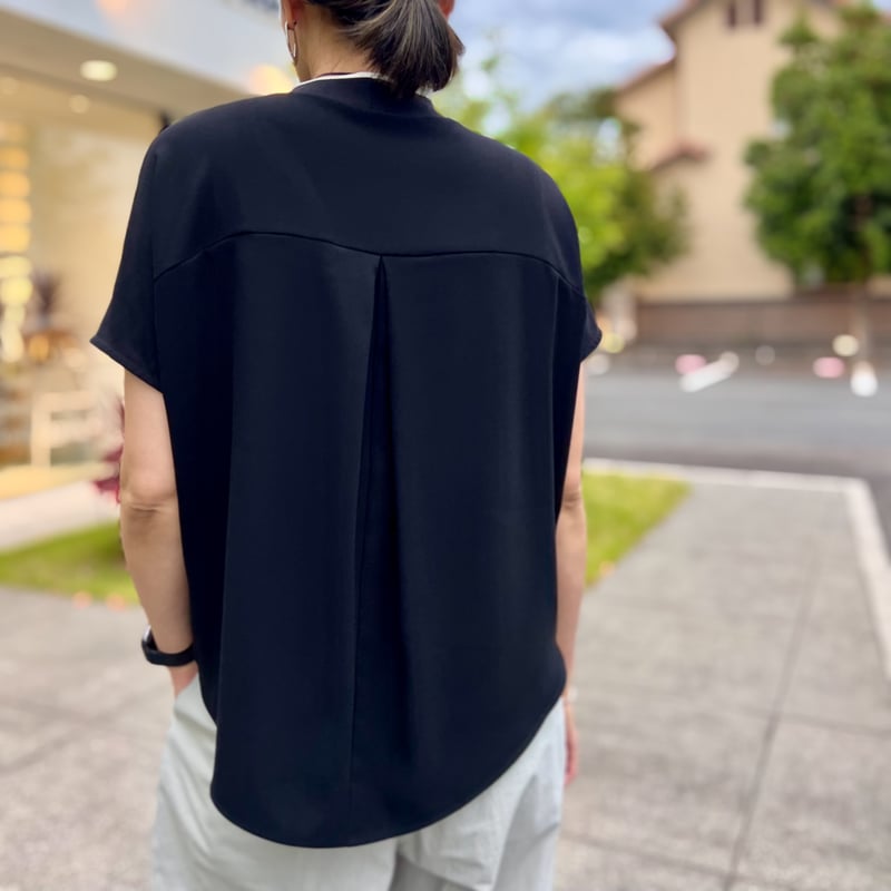 ニットネックバイカラーブラウス | Aquila