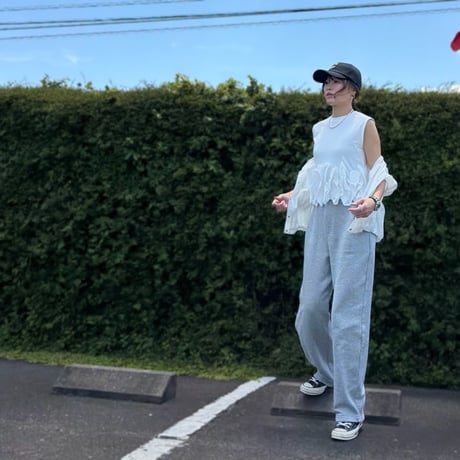 裾フリルプルオーバー