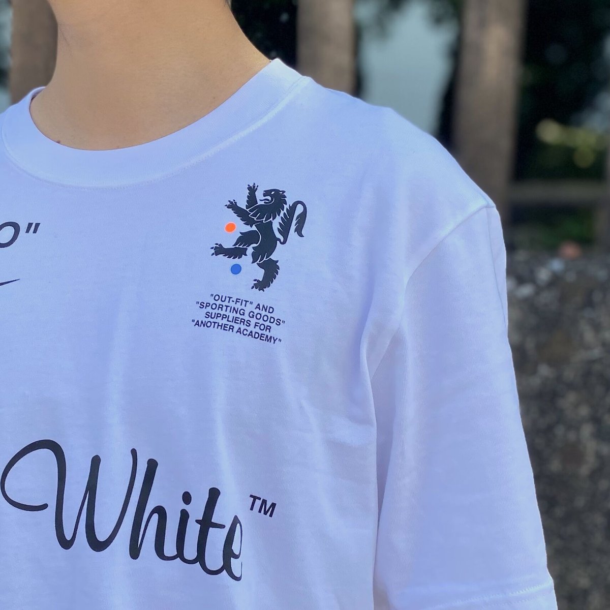 NIKE OFF-WHITE TEE SIZE-M NIKELAB