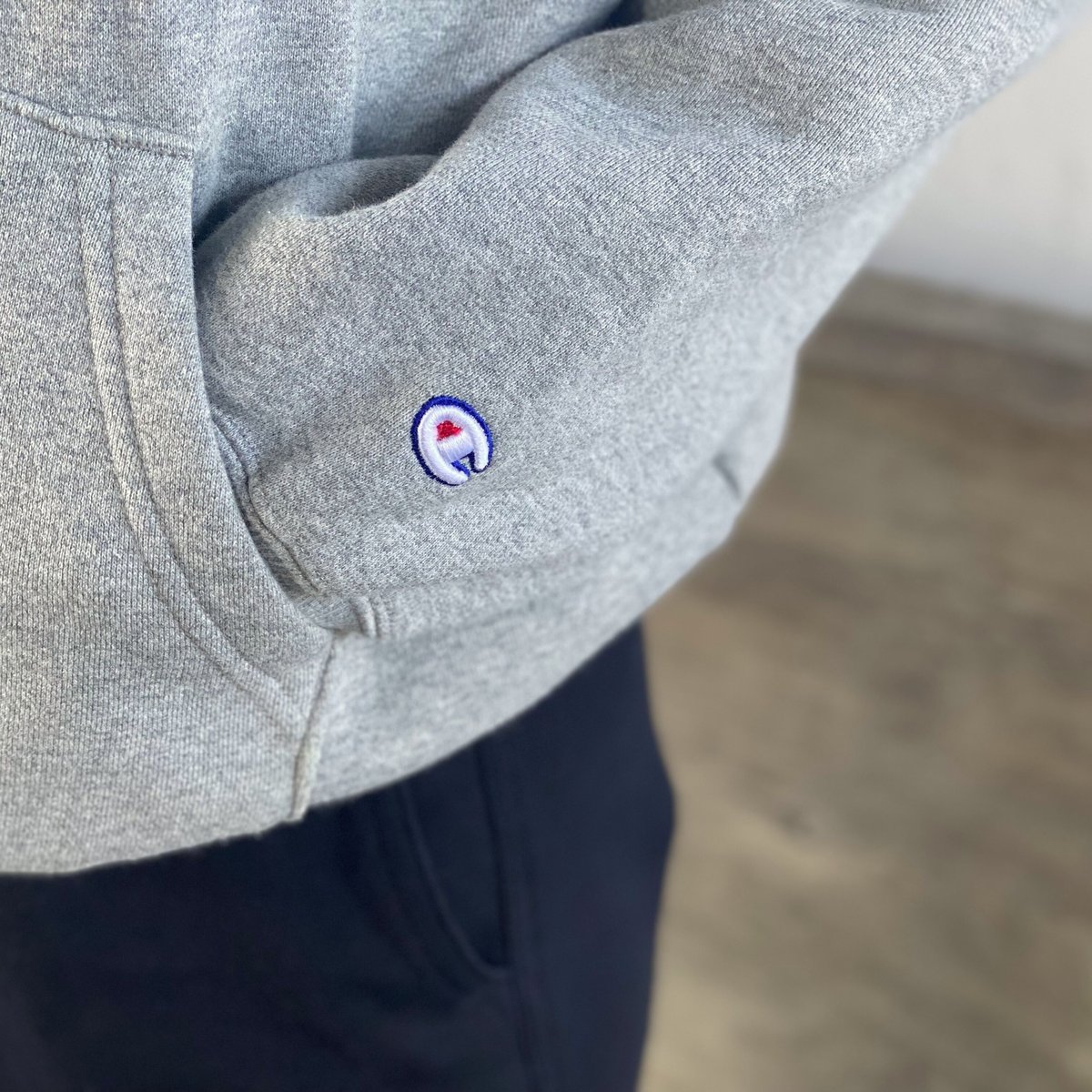 Champion hoodie large on sale logo