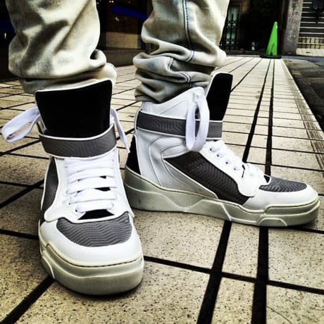 High-top Sneakers／GIVENCHY BY RICCARDO TISCI
