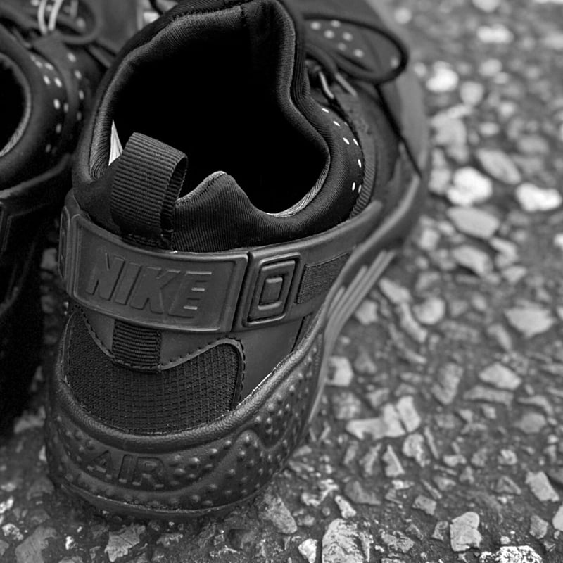 Nike all black huarache new arrivals