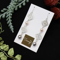 染め淡水パールレースモチーフピアス