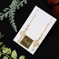 二粒淡水パールレースモチーフゴールドピアス