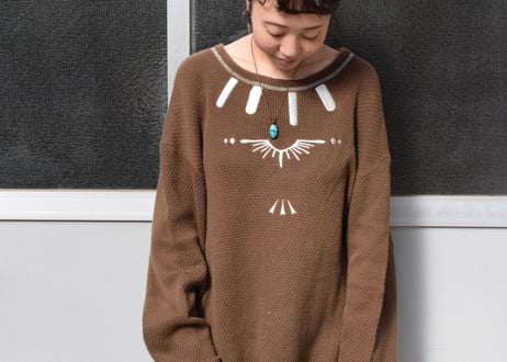ネイティブ刺繍の100%コットンニットトップス　-刺繍のアップサイクル古着-