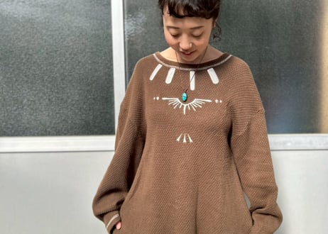 ネイティブ刺繍の100%コットンニットトップス　-刺繍のアップサイクル古着-