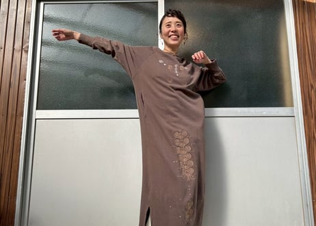 ナチュラル×トライバルな刺繍スウェットワンピース　-アップサイクル古着-