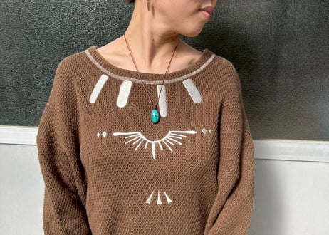 ネイティブ刺繍の100%コットンニットトップス　-刺繍のアップサイクル古着-