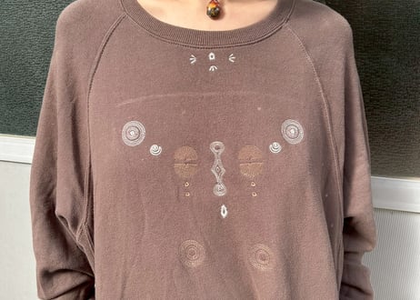 ナチュラル×トライバルな刺繍スウェットワンピース　-アップサイクル古着-