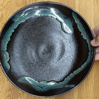 【クラフトなかつか】龍門司焼 大皿 24cm 黒釉青流