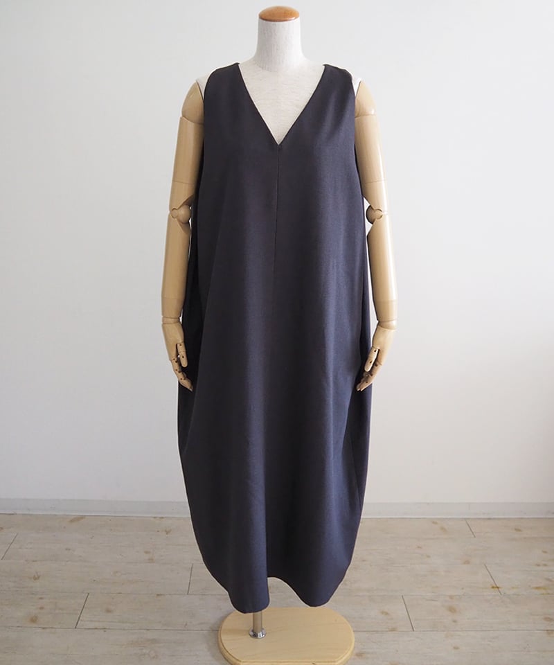 オクタグラムポリエステル艶消平織VネックAラインワンピース/NO  