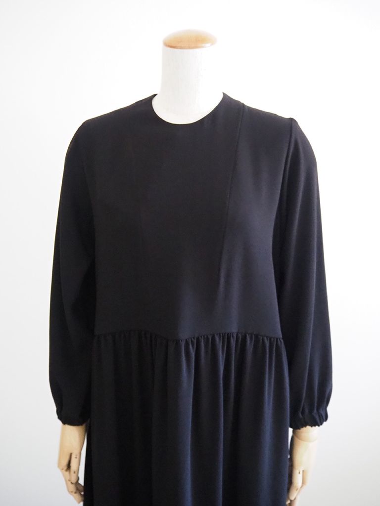 美品 ノーコントロールエアー ライトクレープダブルクロスギャザー切替ワンピース NO CONTROL AIR (ノーコントロールエアー) アセテート