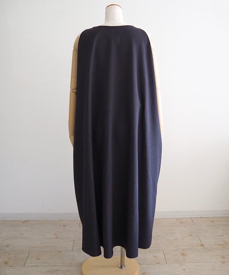 オクタグラムポリエステル艶消平織VネックAラインワンピース/NO  