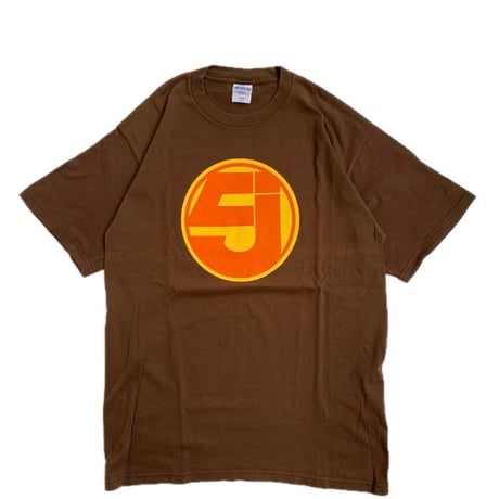 " JURASSIC 5 " LOGO TEE BROWN