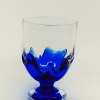 Wave wine cup