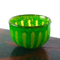 鎬(しのぎ)黄に若草被せ硝子盃・Round carving pattern lime sakecup…