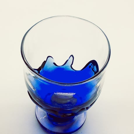 Wave wine cup