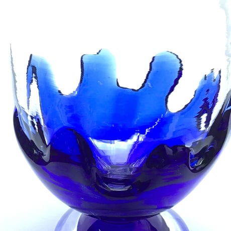 Wave wine cup