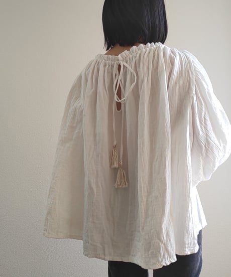 空気の着心地を纏う(まとう)服。カラダが喜ぶ、カラダに寄り添う MATOU tops I