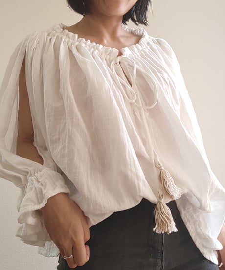 空気の着心地を纏う(まとう)服。カラダが喜ぶ、カラダに寄り添う MATOU tops I