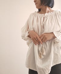 空気の着心地を纏う(まとう)服。カラダが喜ぶ、カラダに寄り添う MATOU tops I