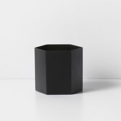 ferm LIVING　HEXAGON POT-LARGE　BLACK