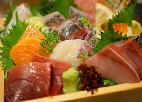 【とおるの刺盛り(竹)】プロの目利きで厳選！旬魚の刺盛り(推奨3〜5人名様分)