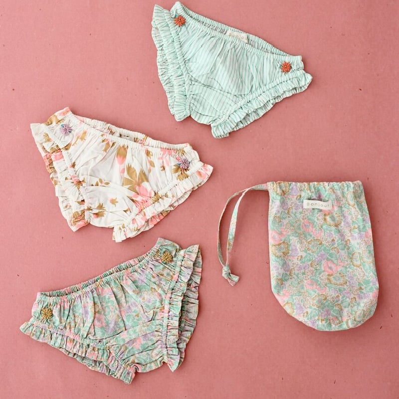 bonjour diary 12y 水着 bonjour diary 12y 水着 Bonjour 3panty set in pouch pastel garden