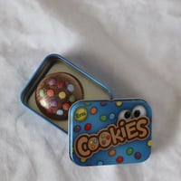 Erzi  cookies in a tin