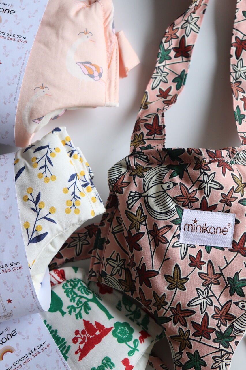 ドールキャリア❤︎ハンドメイド　スケア薄パープル　ボタニカル紫大花柄 minikane DOLL CARRIER (4color) D | hanakao