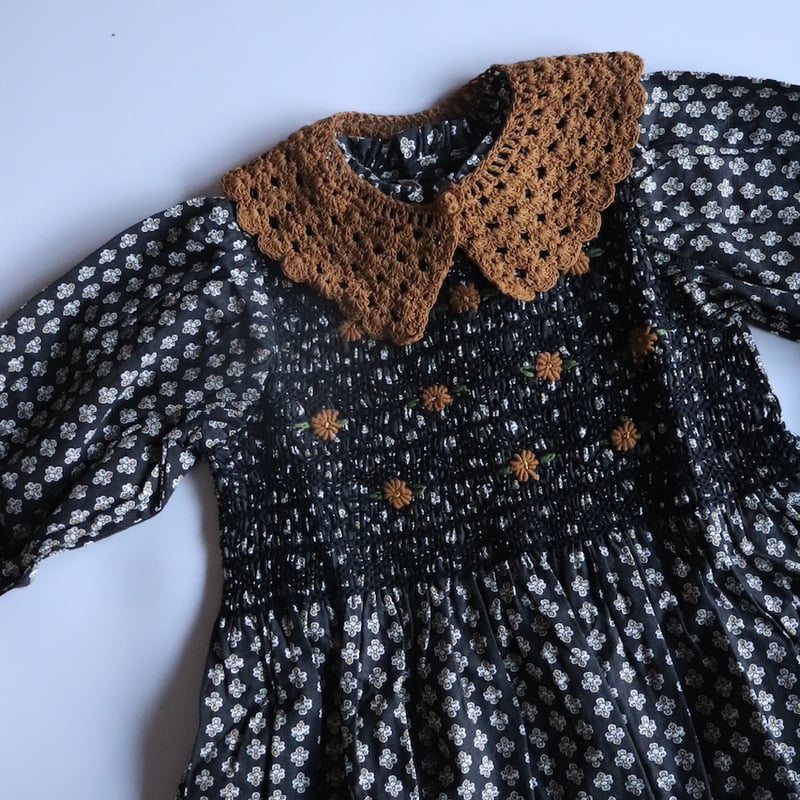 Bonjour Handsmock blouse with crochet collar p