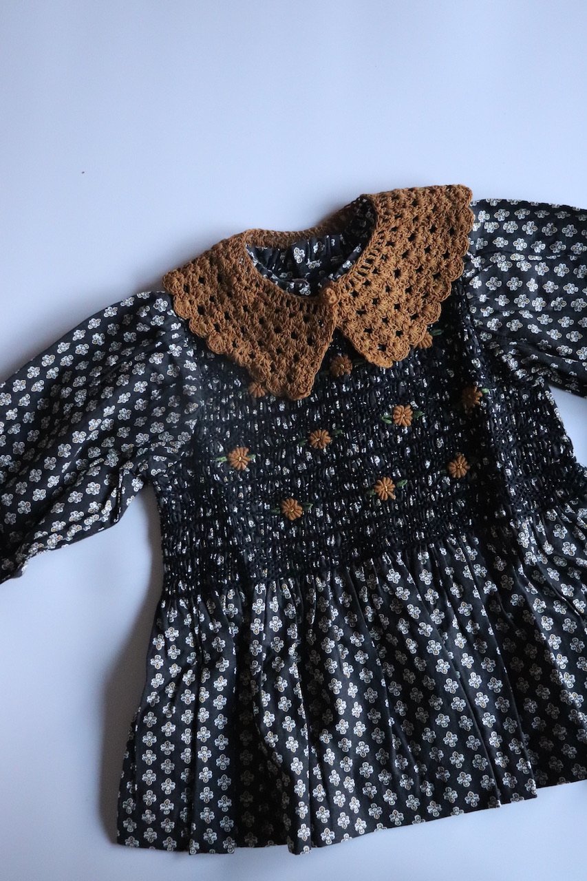 Bonjour Handsmock blouse with crochet collar p