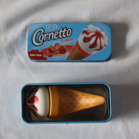 Erzi  Ice Cream Cornetto Strawberry in a Tin