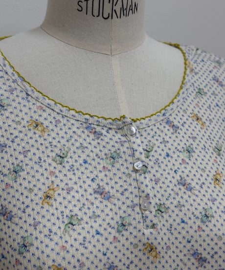 【M】bunny pattern mesh long  T shirt