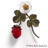 ストロベリー　ブローチ Strawberry and Flower pin